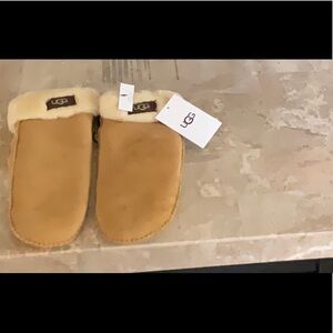 UGG L-XL Sheepskin Mittens Chestnut